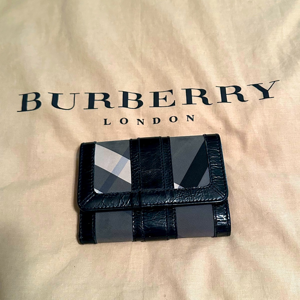 Burberry Black Nova Check Wallet Great Preloved Condition